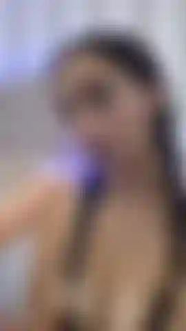 Lascia il tuo cazzo nella mia bocca, dammi piacere.
