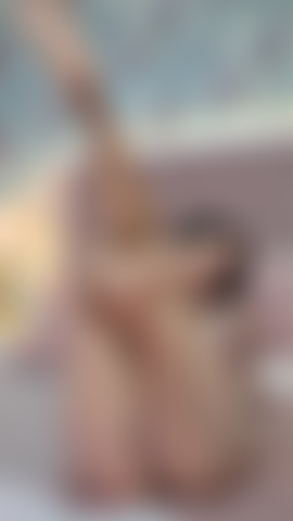 Goditi uno spettacolo sexy e sensuale che ti lascerà molto eccitato.