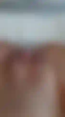 Così vicina che puoi goderti il ​​mio gioco nella mia figa.