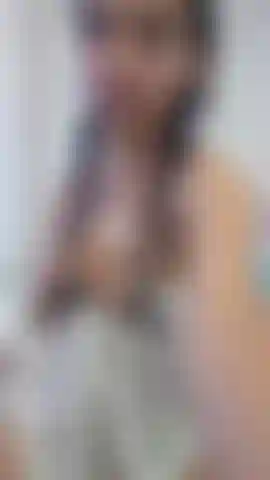 Sono caduta nel vuoto, guarda come mi diverto a masturbarmi.