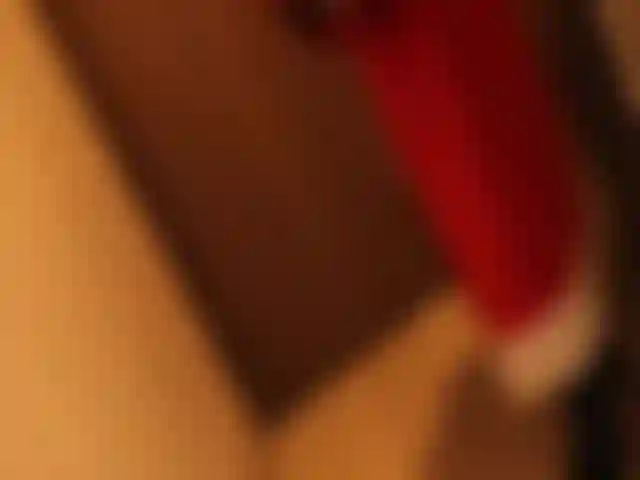 Vieni a scartare il tuo regalo sexy e raccogli tanti segreti con me.