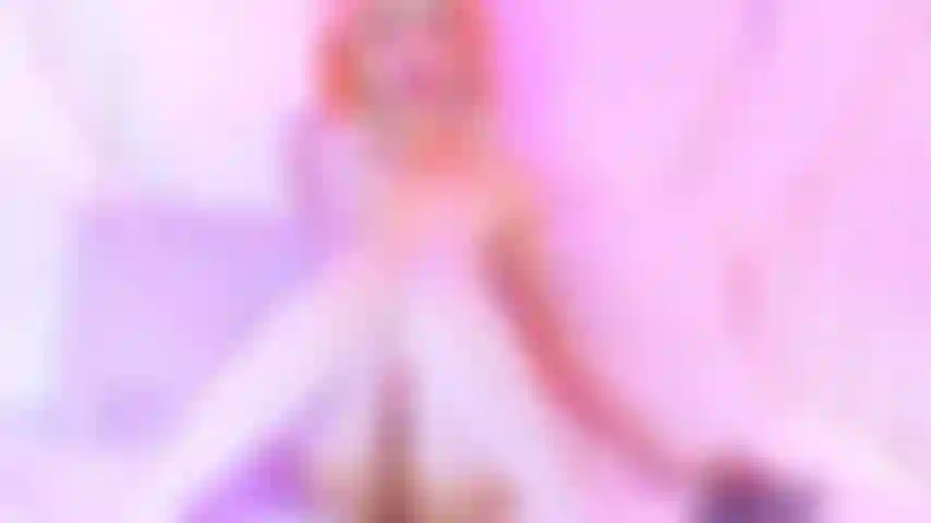 La mia bellissima figa rosa vuole un grosso cazzo.