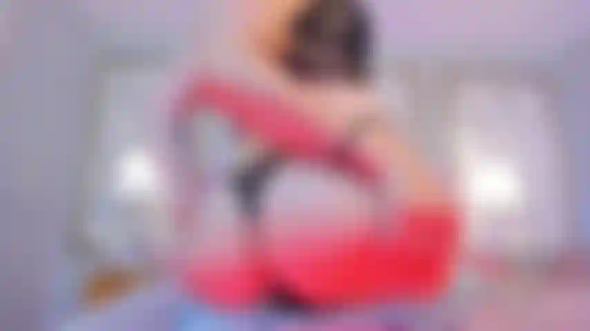 Questo bellissimo culo non smette di muoversi! E la cosa migliore... Senza perizoma.