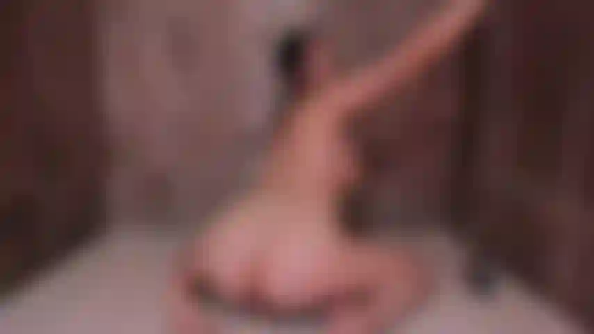 Voglio che si sentano tanti gemiti in questa doccia! Andiamo...