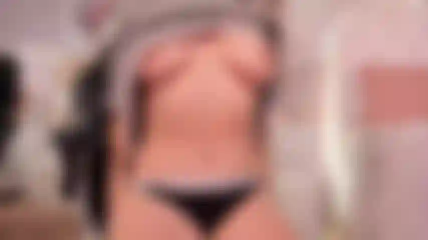 È il momento di giocare con la mia stretta figa!