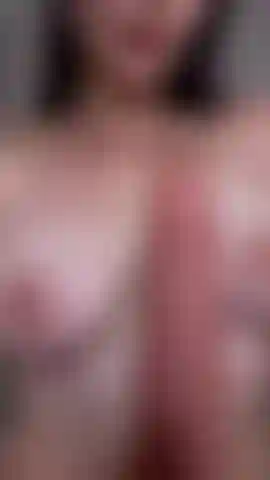 Il tuo cazzo mi eccita, tra le mie tette sei più bella.