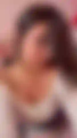 Belle labbra, tette, corpo... Mmm sì.