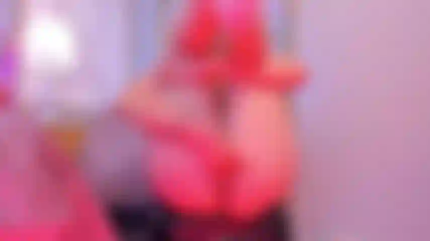 Le gambe alzate e la mia figa pronta per te, le mie dita faranno il lavoro oggi...