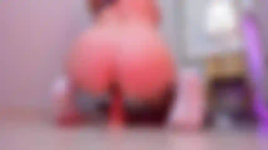 La mia enorme figa stretta adora quando il tuo cazzo è duro e ci entra.