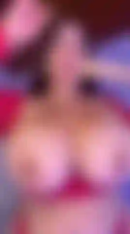 Pompino e guarda i miei capezzoli.