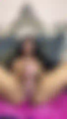 Scopandomi la figa mi sono eccitata moltissimo e ho fatto un dp.