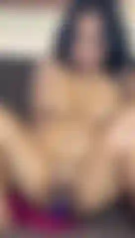 Metto tutti i miei giocattoli nella mia figa dura.