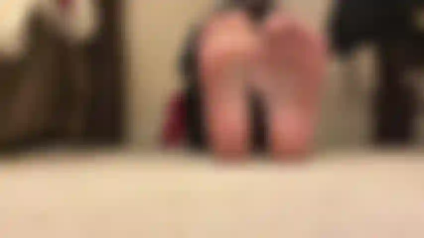 Stuzzicante il piede oleoso.