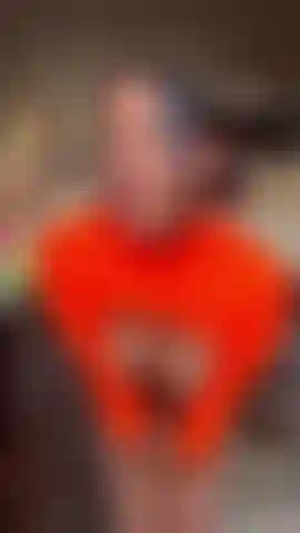 Che ti succhia il cazzo mentre preparo la colazione.