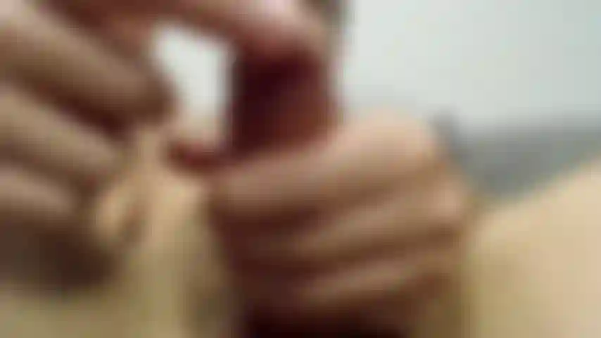 Primo piano in pov di un cazzo non circonciso.