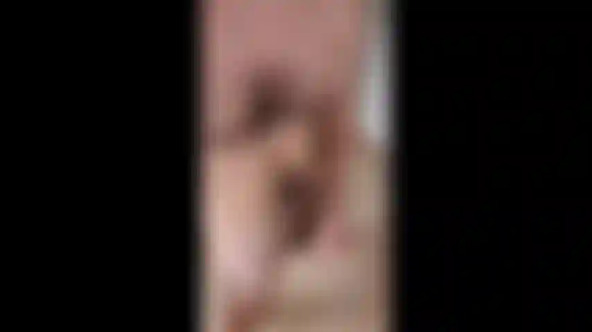 Masturbando il mio cazzo, alzandomi in piedi rompendo un carico.