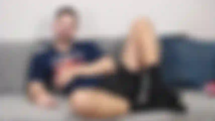 L'attrezzatura da palestra si masturba dai calzini.