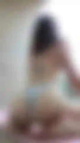 Ass shaking in bikini!