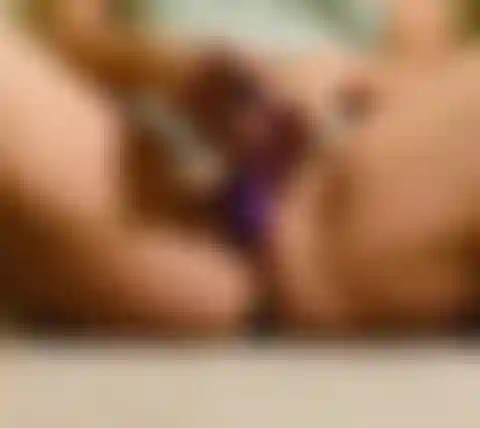 Ho un orgasmo tranquillo, quindi non sveglio il mio compagno