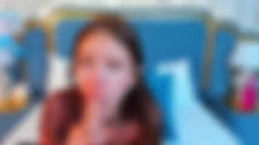 Sono pronta, apri la mia bocca e dammi fino all'ultima goccia del tuo latte caldo, scopami senza pietà e sciogliti in me come piace a te.