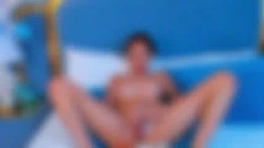 Fanculo la mia figa, è così bagnata che ti farà venire a scatti, sono pronta per la tua migliore scopata.