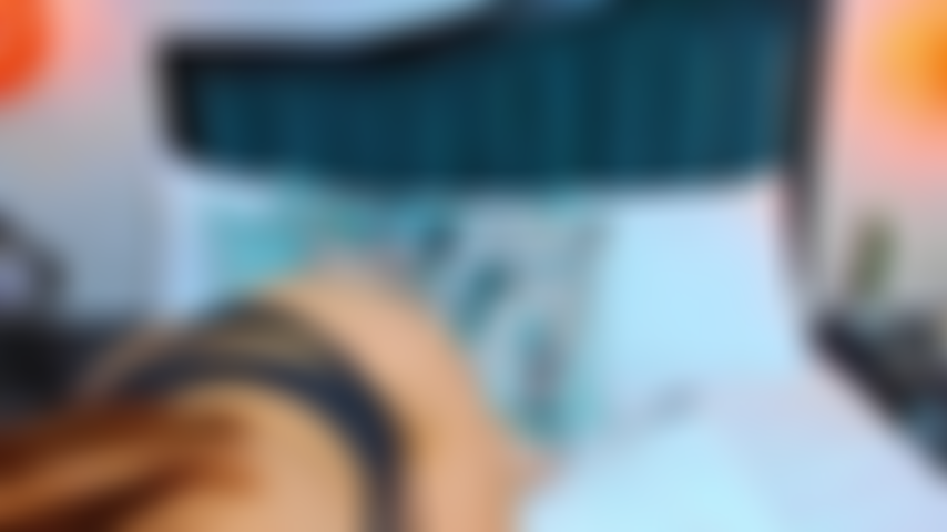 Voglio che tu infili il tuo cazzo in profondità dentro di me, che senta come la mia figa ti avvolge e ti supplica di più a ogni spinta.