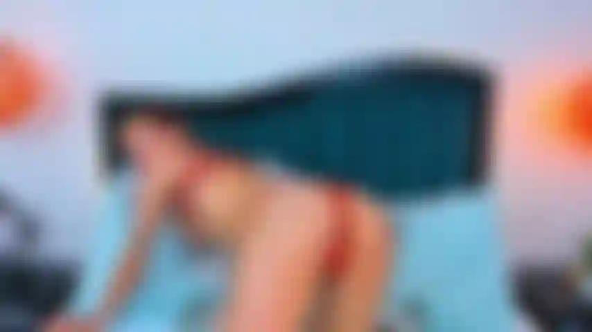 Sono così eccitata che non mi interessa niente... Voglio solo che tu mi riempia.