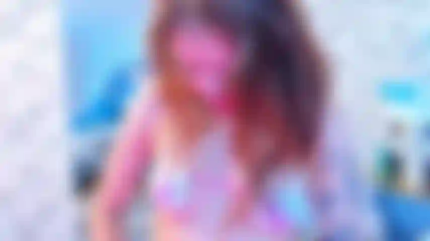 Ti innamorerai del modo in cui le mie tette ballano con me.