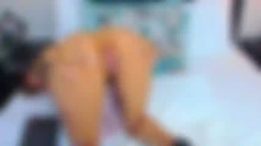 Mi piace la posizione del cagnolino, mi piace quando vieni dentro di me e mi bagni tutta.