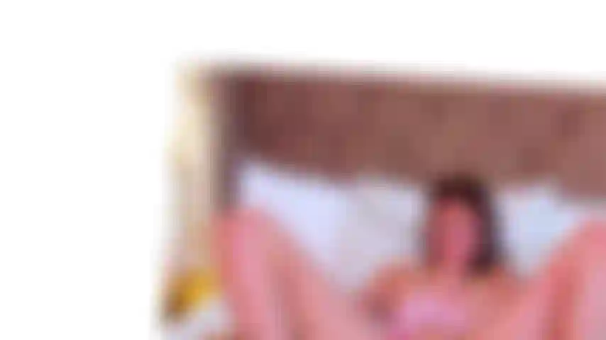 La mia figa va a fuoco mentre te lo succhio.