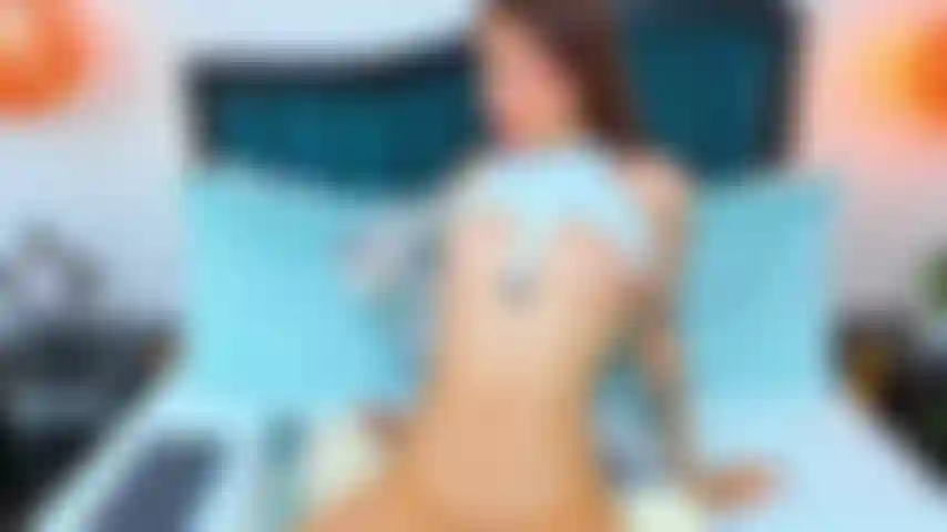 Senti come le mie tette si stringono per te... E la mia figa batte aspettando il tuo sperma dentro...