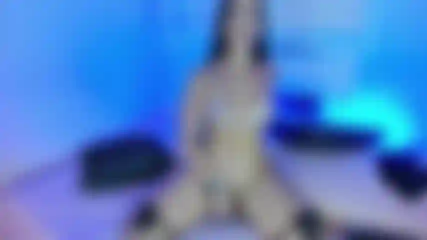 Cavalca un dildo.