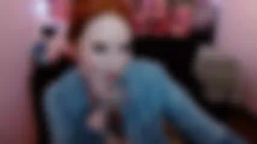 La fidanzata ti fa un pompino sciatto e conati di vomito.