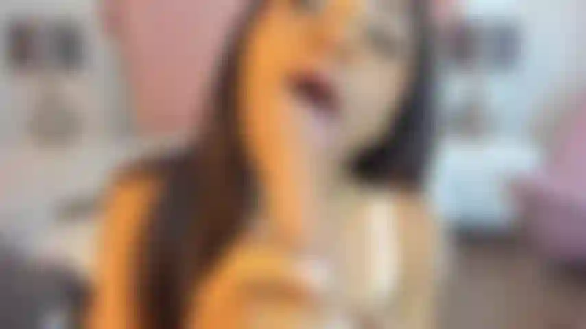 Lasciami succhiare il tuo cazzo finché non mi sborri in bocca.