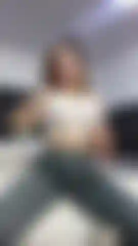 Lets wet my pussy and my boobs