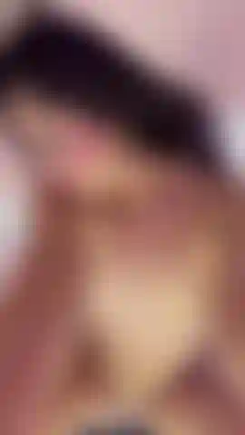 Ogni movimento fa tremare il mio corpo, stuzzicandoti sempre di più con ogni secondo che passa.