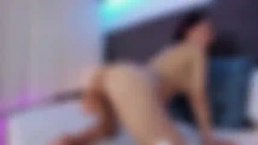 Una cagnolina e una macchina da scopare.