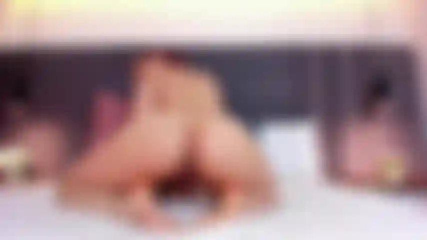 Un grosso culo che rimbalza sul tuo cazzo.