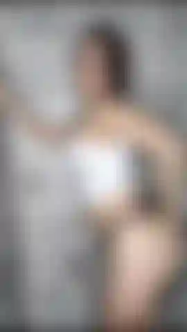 Mi sditalino e squirto sotto la doccia.