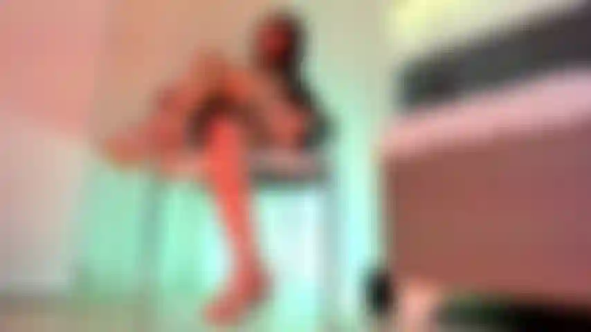 Che squirta con i tacchi.