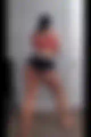 Breve video di twerking per quando ti manco io e il mio culo grosso. Video non di nudo.