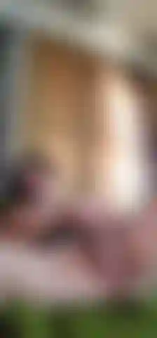 Mi scopo e ti mostro quanta figa si estende su uno spesso dildo da 10 pollici.