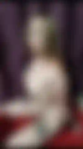 Agentsexyhot, con le tette vestite e il fumo a mani libere.