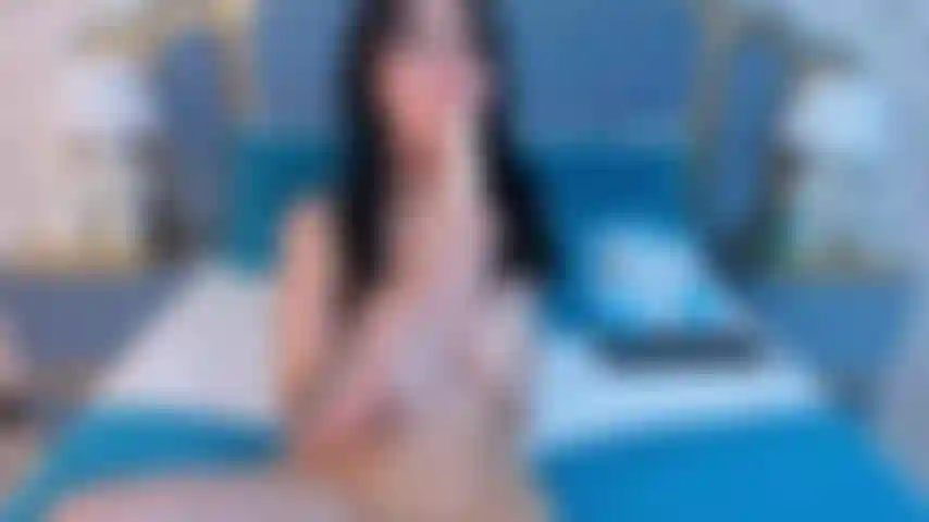 In questa posizione a pecorina, il mio culo è completamente esposto e pronto per essere scopato, pronto affinché tu venga e mi riempia fino in fondo... Non vedo l'ora di sentirti dentro, mentre mi dai tutto quello che hai.