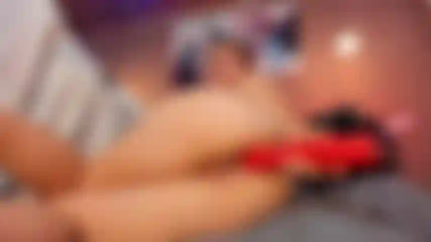 Mi scopo il culo e la figa e finisco con un delizioso squirt.