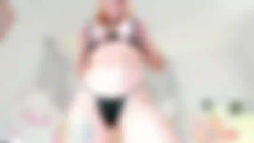 Oliando il mio culo grasso.