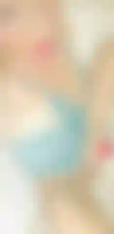 Gioco con la figa in lingerie turchese.