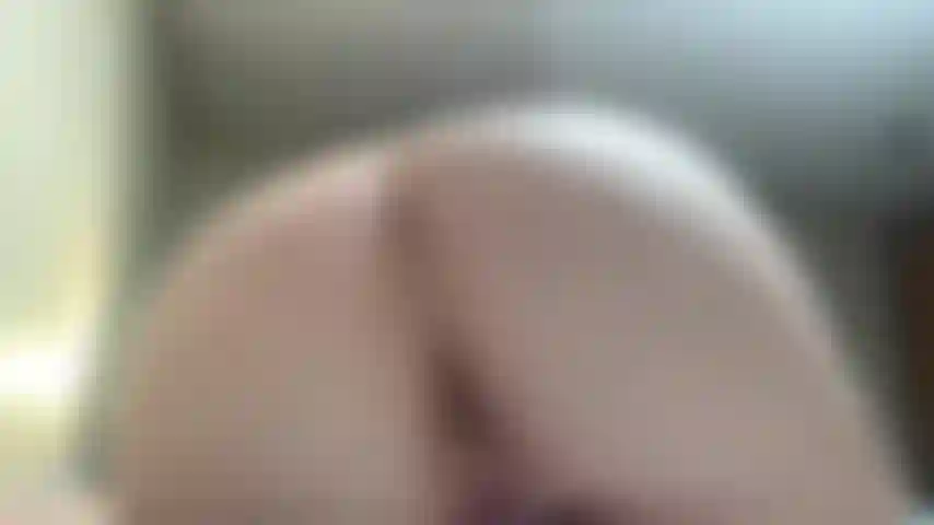 Gioco con il bottino (culo e dildo).