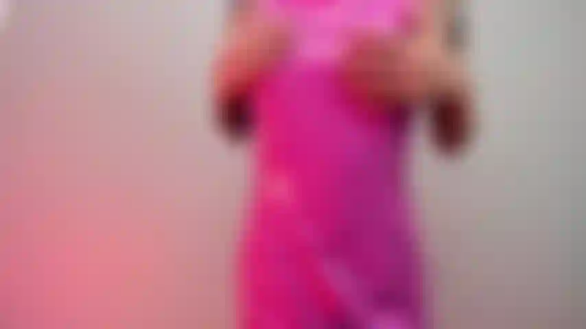 Feticcio delle unghie lunghe e naturali.