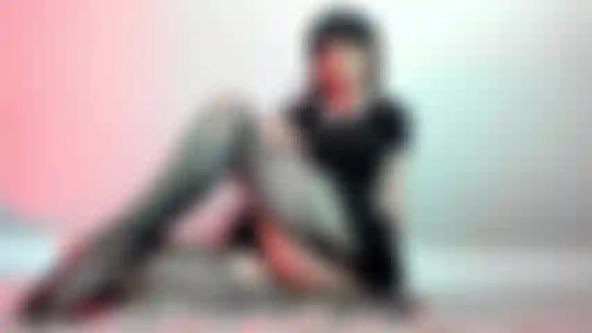 Mercoledì adams cazzo strapon colorato.